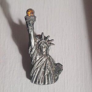 Statue Of Liberty Lady Vintage Lapel Pin Tie Tack Brooch - Pewter Rhinestone NYC